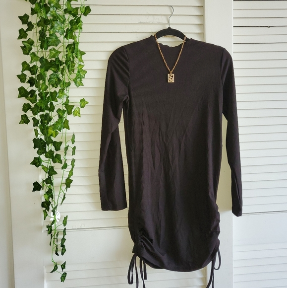 Dresses & Skirts - black long sleeve dress